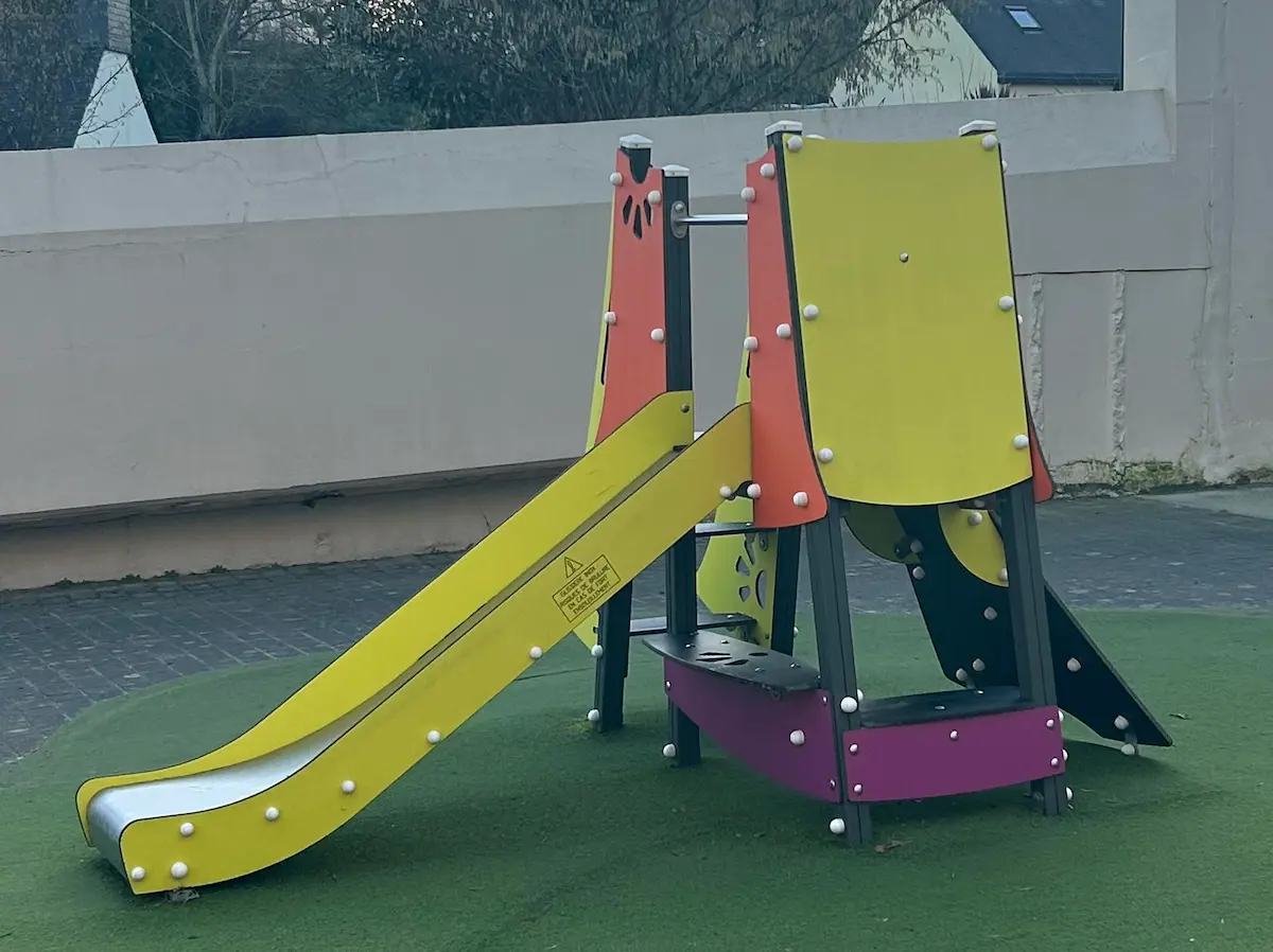 Espace tobogan maternelle